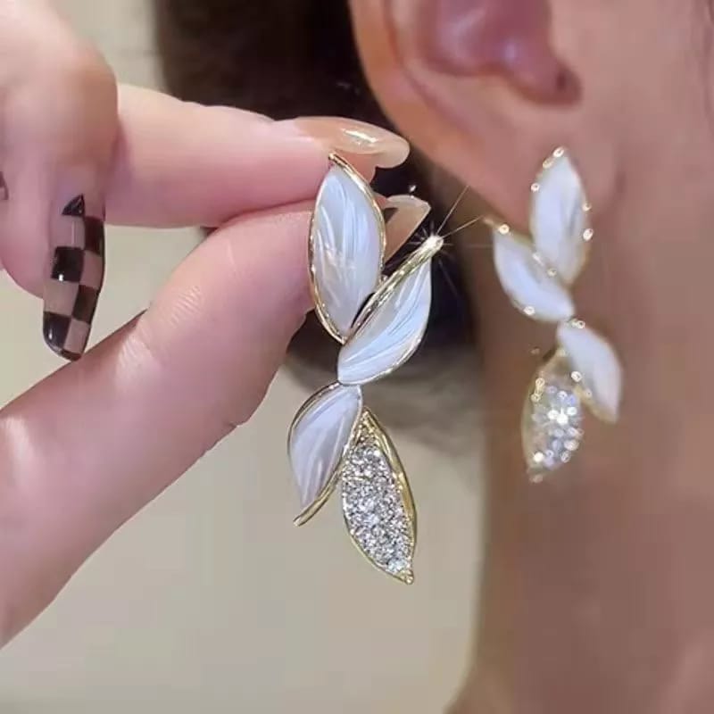 Rhinestones White Leaf Earrings