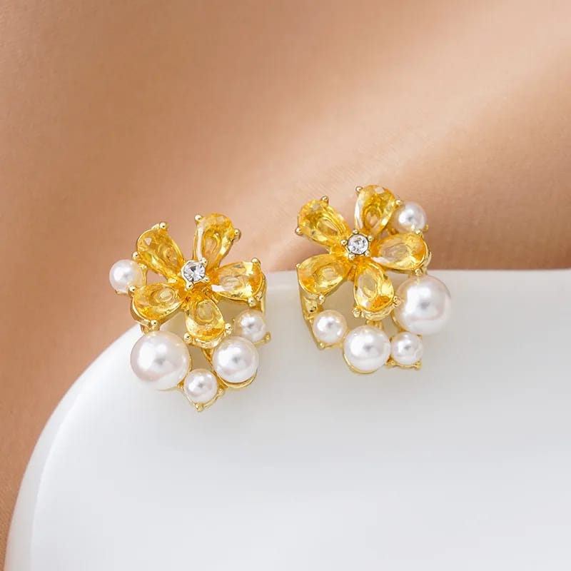 Small Zicon Flower With Pearl Earrings