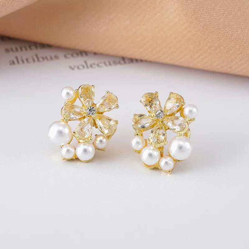 Small Zicon Flower With Pearl Earrings