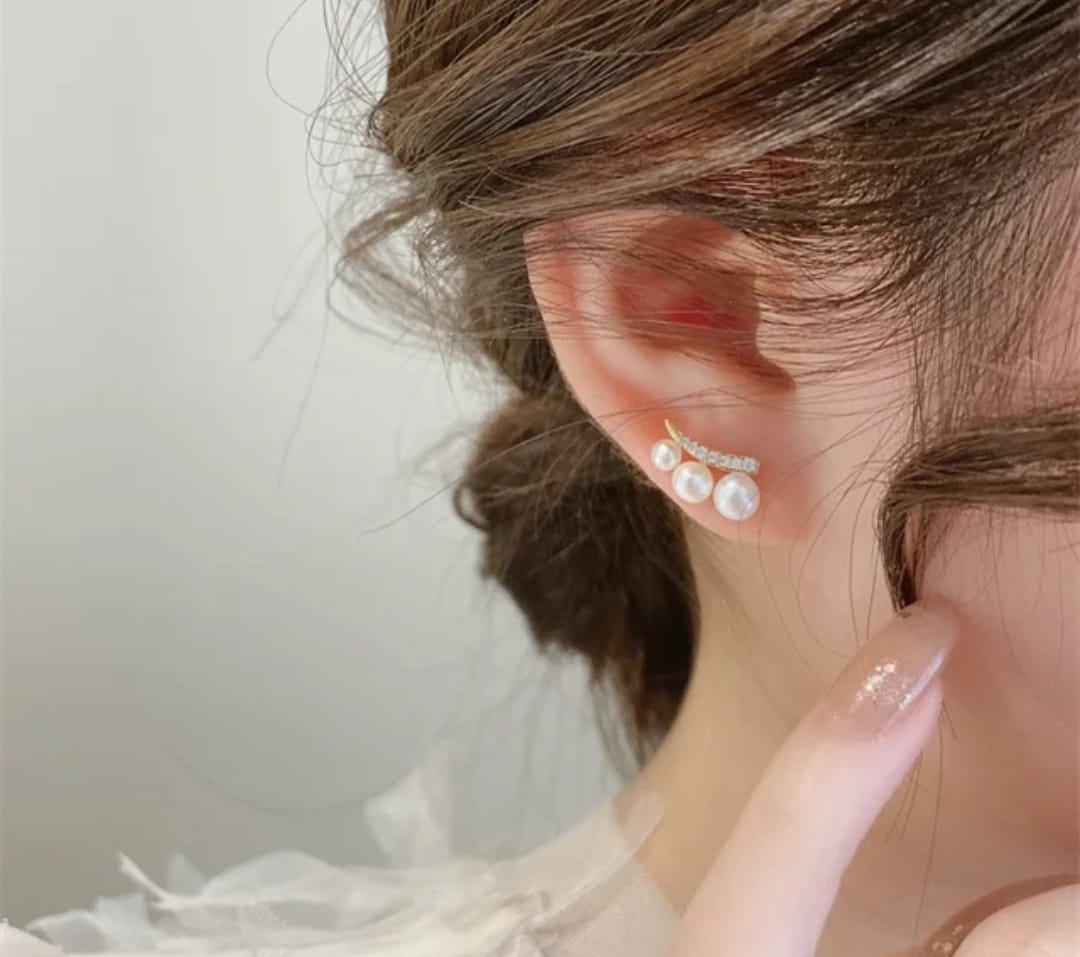 White Pearl Cute Studs