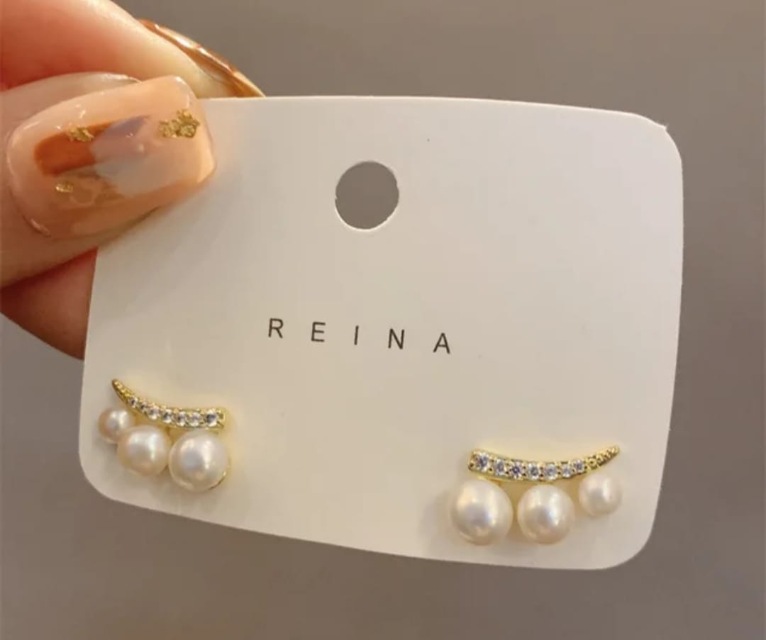 White Pearl Cute Studs