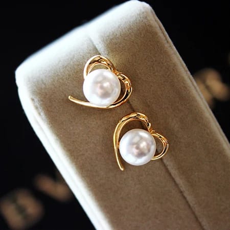 Pearl Heart Golden Stud