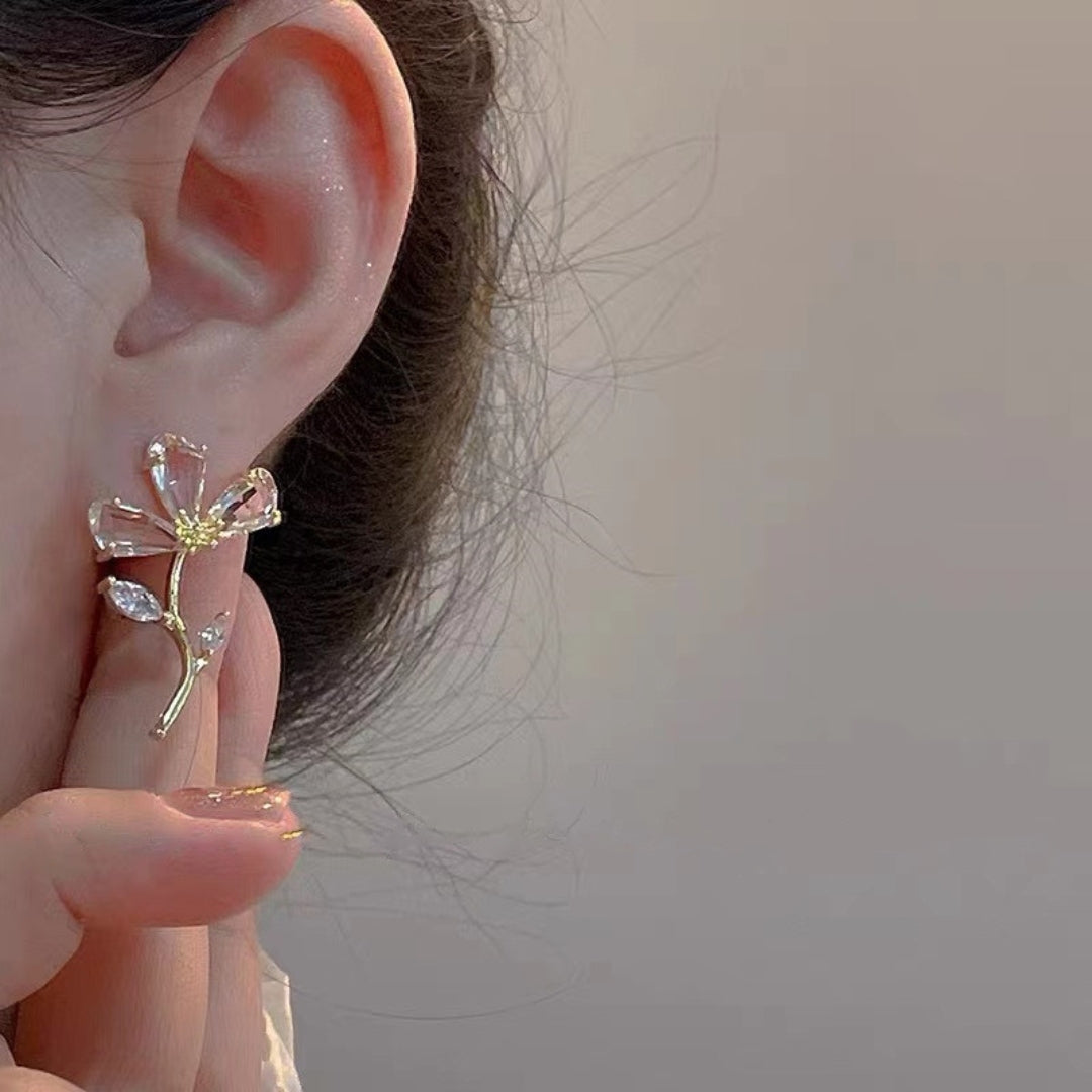 Trendy Transparent Clear Crystal Leaf Shaped Earrings