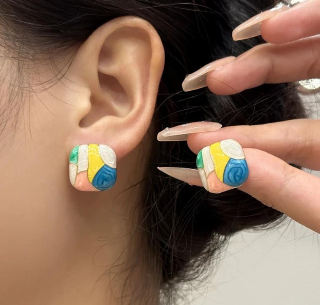 Multicolour geometrical square shaped studs