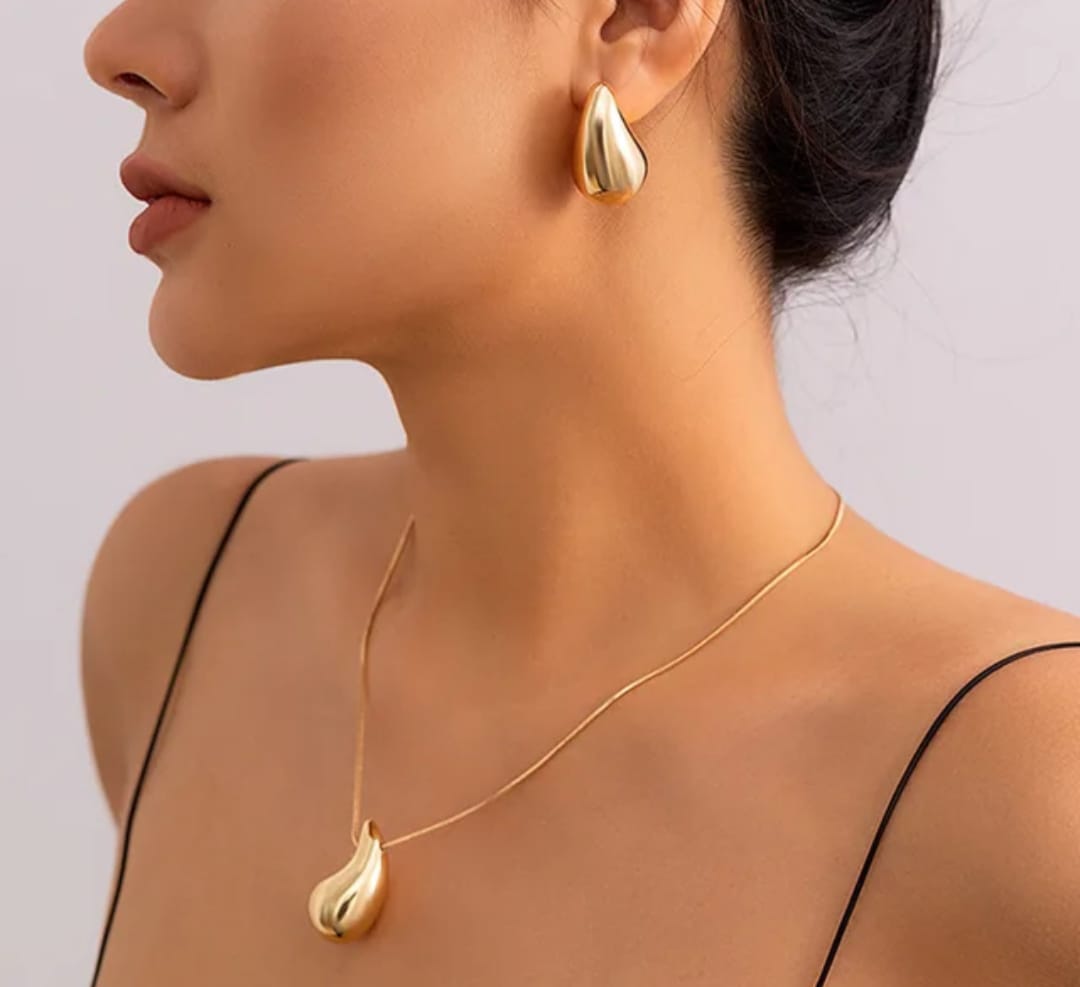 Golden Tear Drop Necklace And Earrings Set